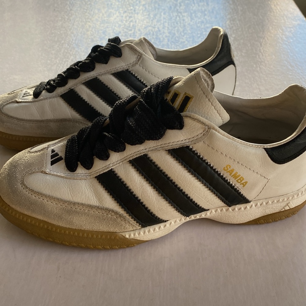 ADIDAS White Leather Samba Sneakers Art. # 661694 Size 5.5 men’s or 7 women’s